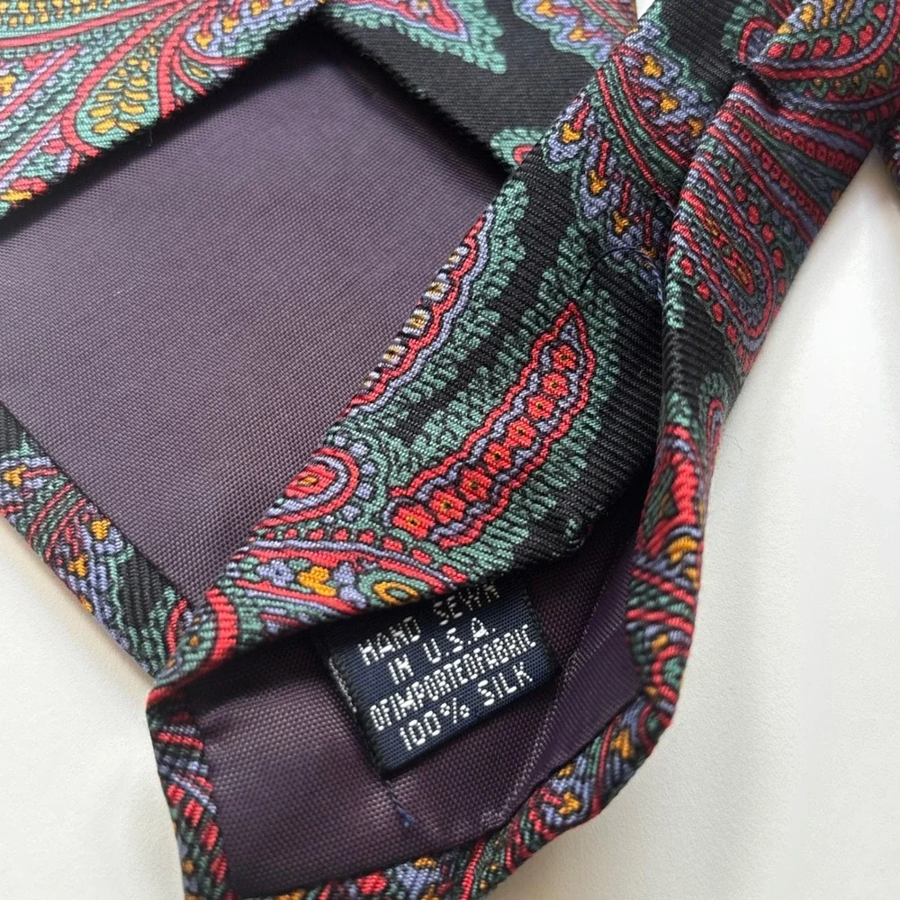 Lands End Paisley Tie Black Red Green Silk USA VTG Classic Preppy Old Money